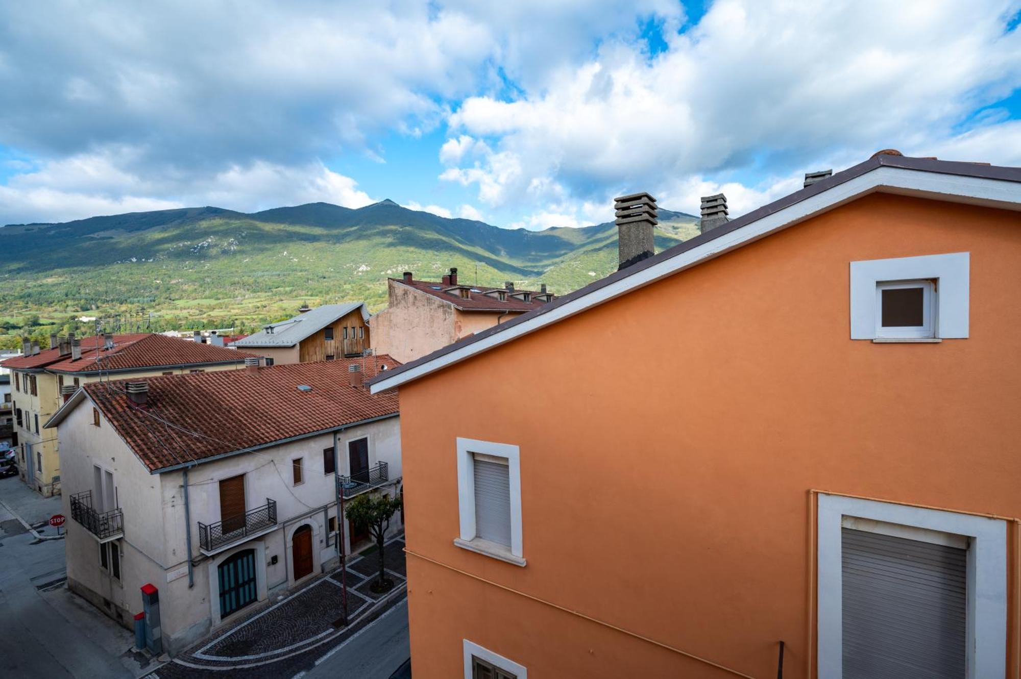 La Mansarda Apartment Castel Di Sangro Bagian luar foto